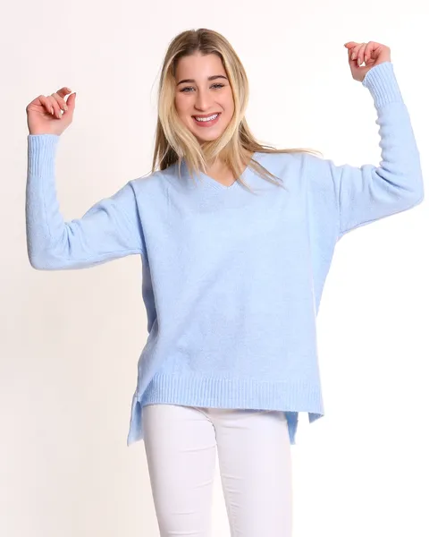 pull ample bleu ciel à col en V